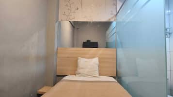Escritorio, wifi gratis y ropa de cama