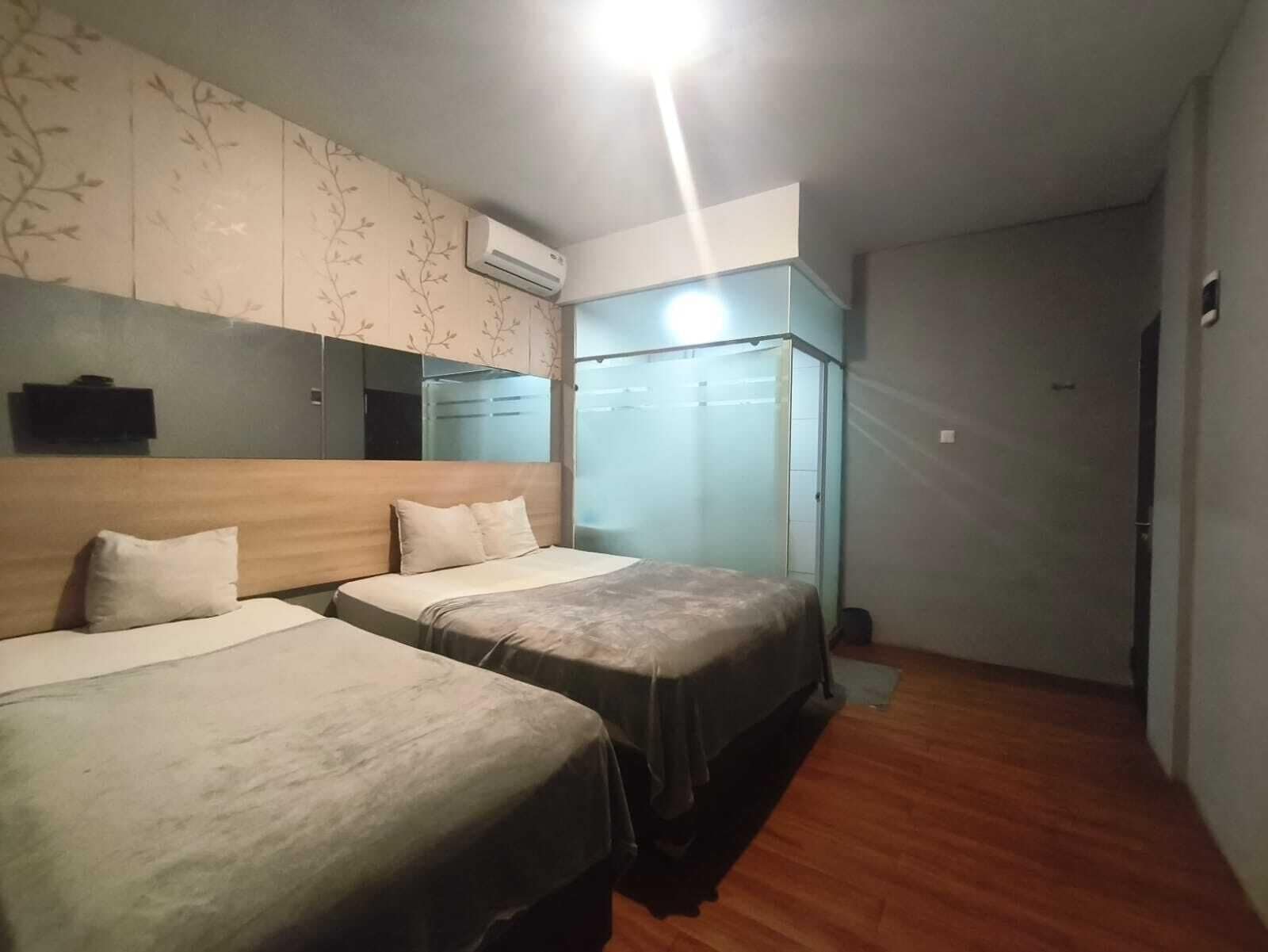 Family Room | Desk, free WiFi, bed sheets
