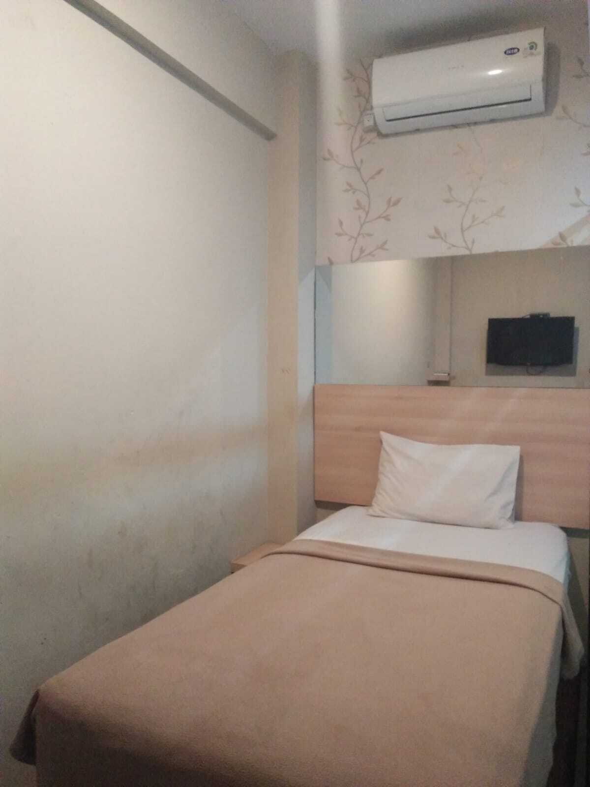 Business Single Room | Premium bedding, down comforters, free WiFi