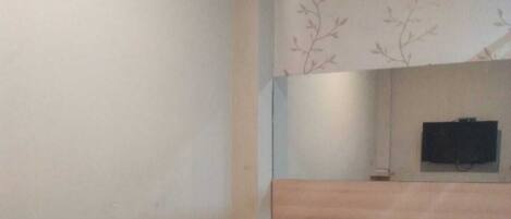 Business Single Room | Premium bedding, down duvets, free WiFi