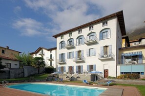 Exterior - Casa Panorama Nove: A bright and cheerful apartment situated at a short distance from the shores of Lake Como, with Free WI-FI. (Mezzegra)