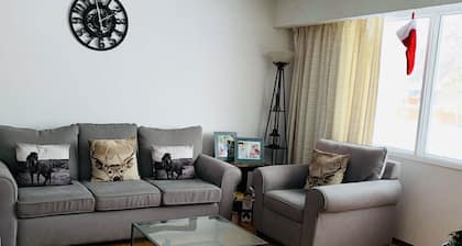 Spacious 2- Bedroom bungalow with Free Parking
