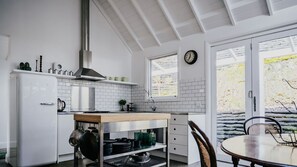Køleskab, ovn, kogeplade, opvaskemaskine