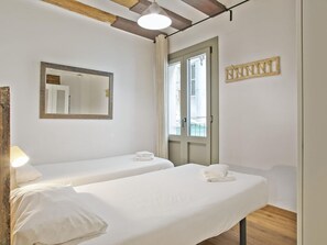 4 bedrooms, iron/ironing board, internet, bed sheets
