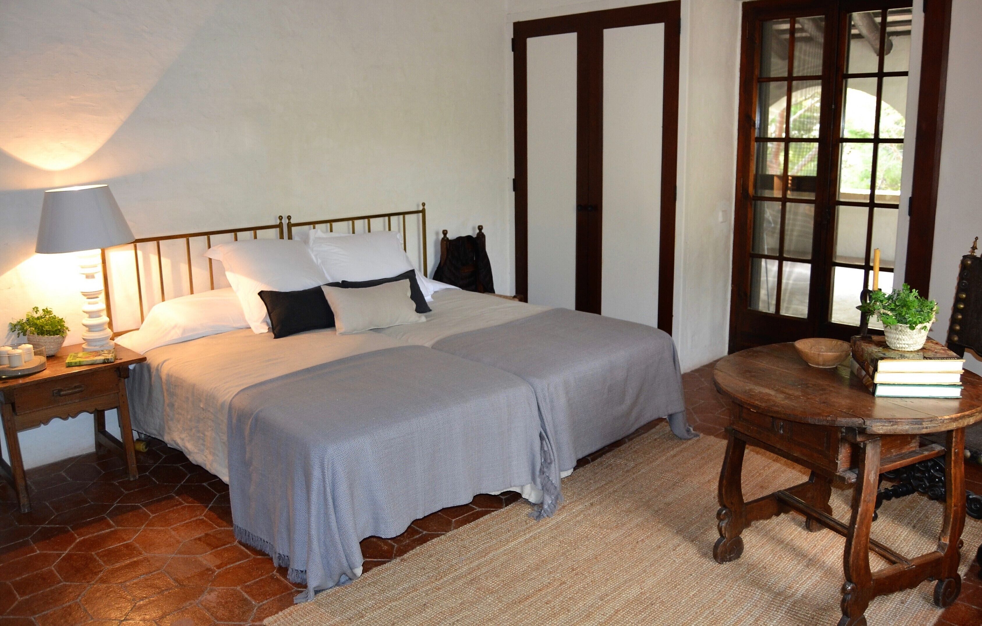 6 slaapkamers, een bureau, een strijkplank/strijkijzer, gratis wifi