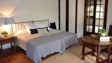 6 slaapkamers, een bureau, een strijkplank/strijkijzer, gratis wifi