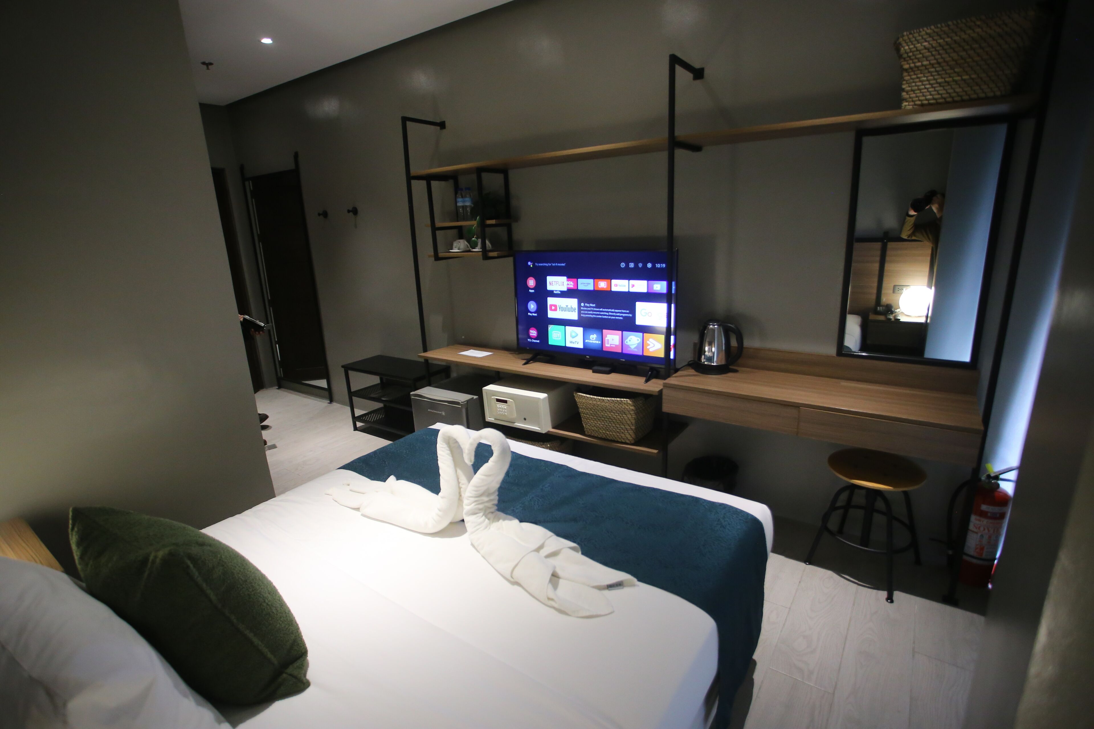 Hypo-allergenic bedding, in-room safe, desk, laptop workspace