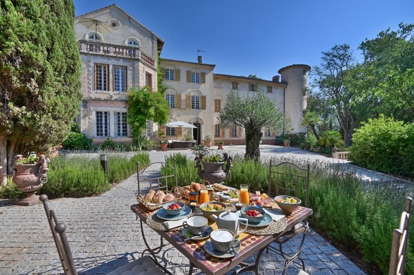 Presidential Suite | Breakfast meal | Free daily continental breakfast - Château de Taradel (Taradeau)