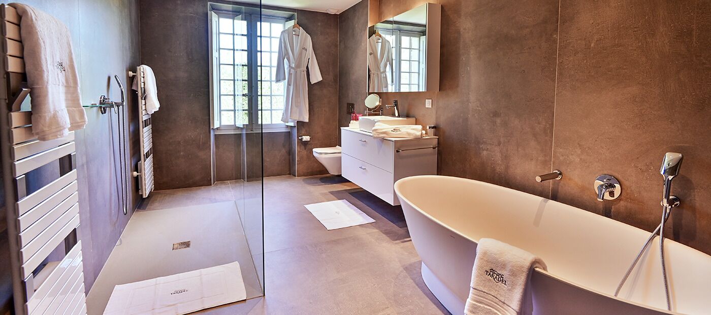 Presidential-Suite | Badezimmer | Dusche, Regendusche, Designer-Toilettenartikel, Haartrockner