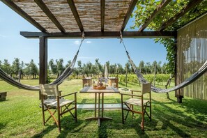 Outdoor dining - Agr_2bedrooms@OlimagioFarm w/animals_25mPool_4km ForteDeiMarmi beach_bikeOnsite (Pietrasanta)