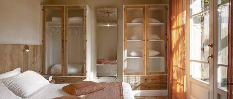 2 slaapkamers, reisbedje, gratis wifi, beddengoed