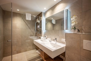 Habitación doble Confort | Baño | Secadora de cabello y toallas
