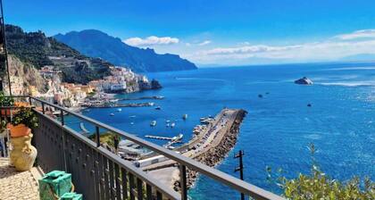 Amalfi Detached Seafront Villa 🏡 Solarium ☀️ Terrace/BBQ ❤️ Walk to Beach 🏖️