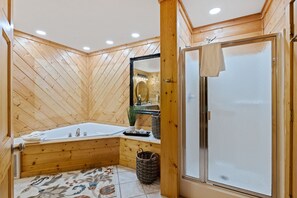 Ensemble douche/baignoire, sèche-cheveux, serviettes fournies