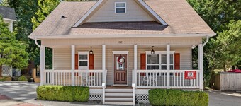 Little Bear Cottage is located only a half-mile away from downtown Gatlinburg!