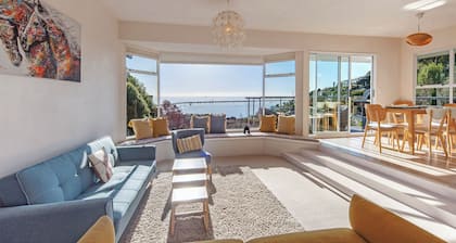 Lighthouse Vista - All-day Sun & Exceptional Sea Views!