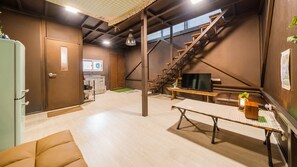 Basic Room, 1 Bedroom (Geullaemping dancheung[Ddong]) | 1 bedroom, free WiFi