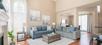 Nice heated pool & spa w BBQ near DFW-sleeps 10-14 Stylish Paradise