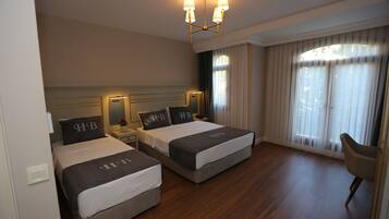 Superior Triple Room | Cadar kapas Mesir, peralatan tempat tidur premium, bar mini