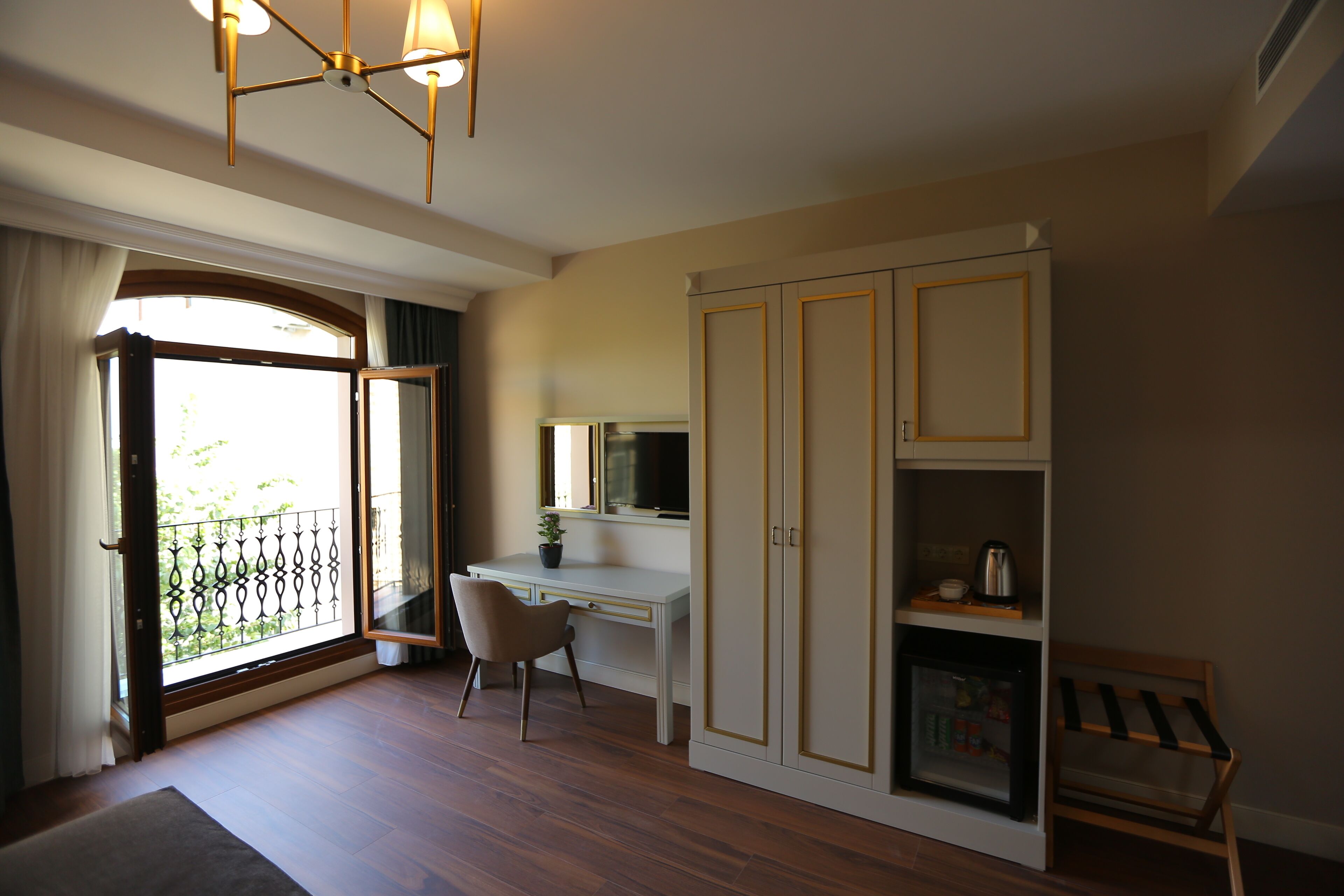Egyptian cotton sheets, premium bedding, minibar, in-room safe