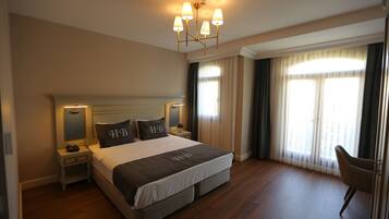 Superior Room | Cadar kapas Mesir, peralatan tempat tidur premium, bar mini