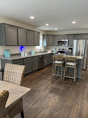 Fridge, microwave, oven, stovetop - Cozy New Home, Close to Beaches, Restaurants and Bike Trials, Free EV charging  (Rehoboth Beach)
