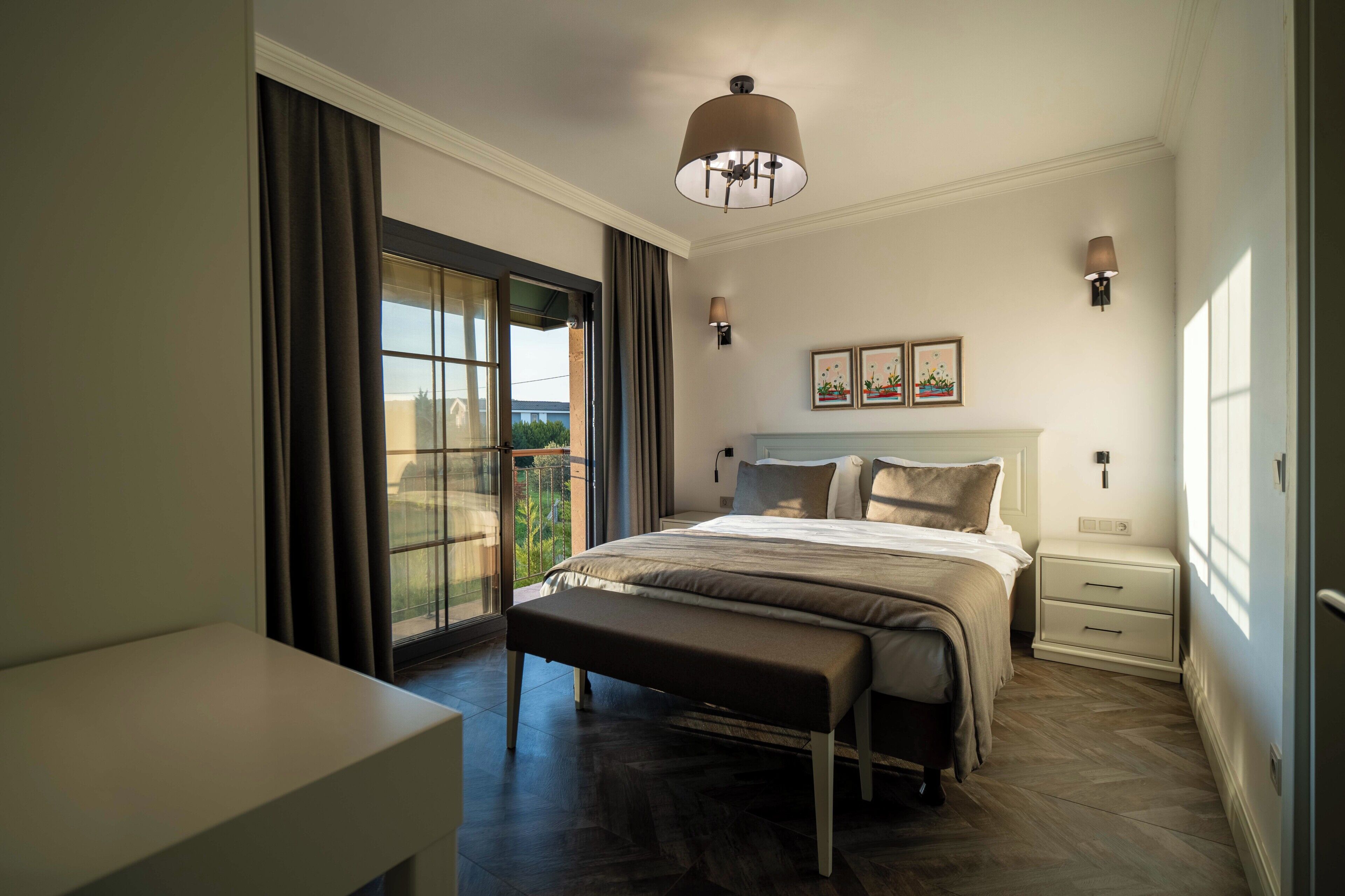 Standard Suite | In-room safe, desk, laptop workspace