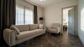 Standard Room | Living area | Plasma TV