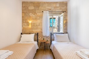 2 chambres, fer et planche à repasser, accès au Wi-Fi (inclus)
