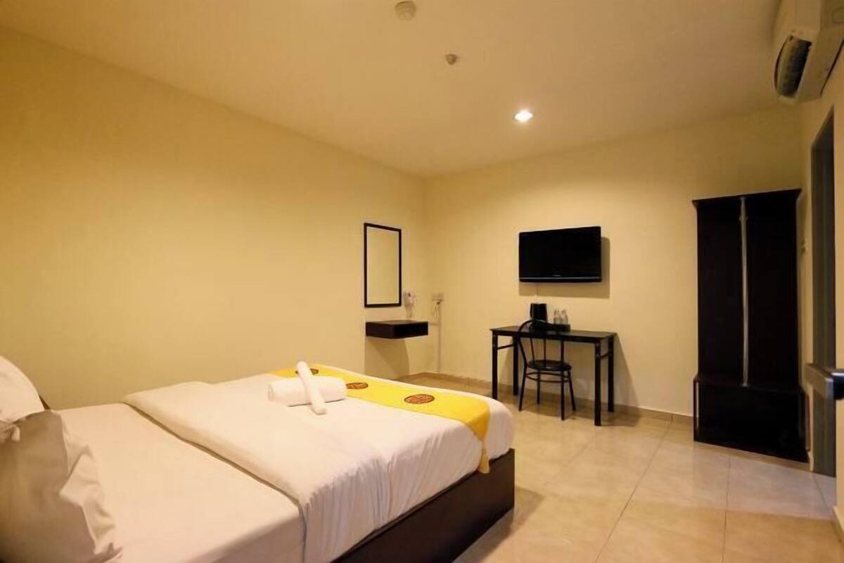 Desk, free WiFi, bed sheets