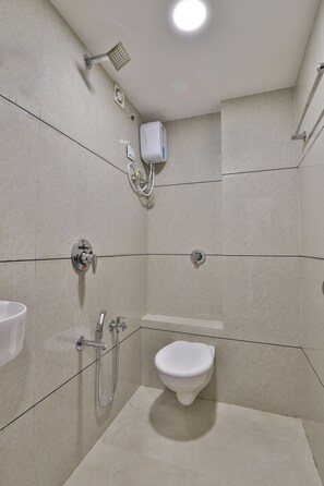 Desk, free WiFi, bed sheets - Hotel Red Rose Guest House (Ahmedabad)