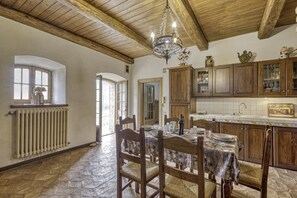 Family Villa, 5 Bedrooms (Podere Stabbione Countryhouse) | Dining