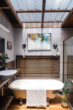 Bathtub, hair dryer, towels