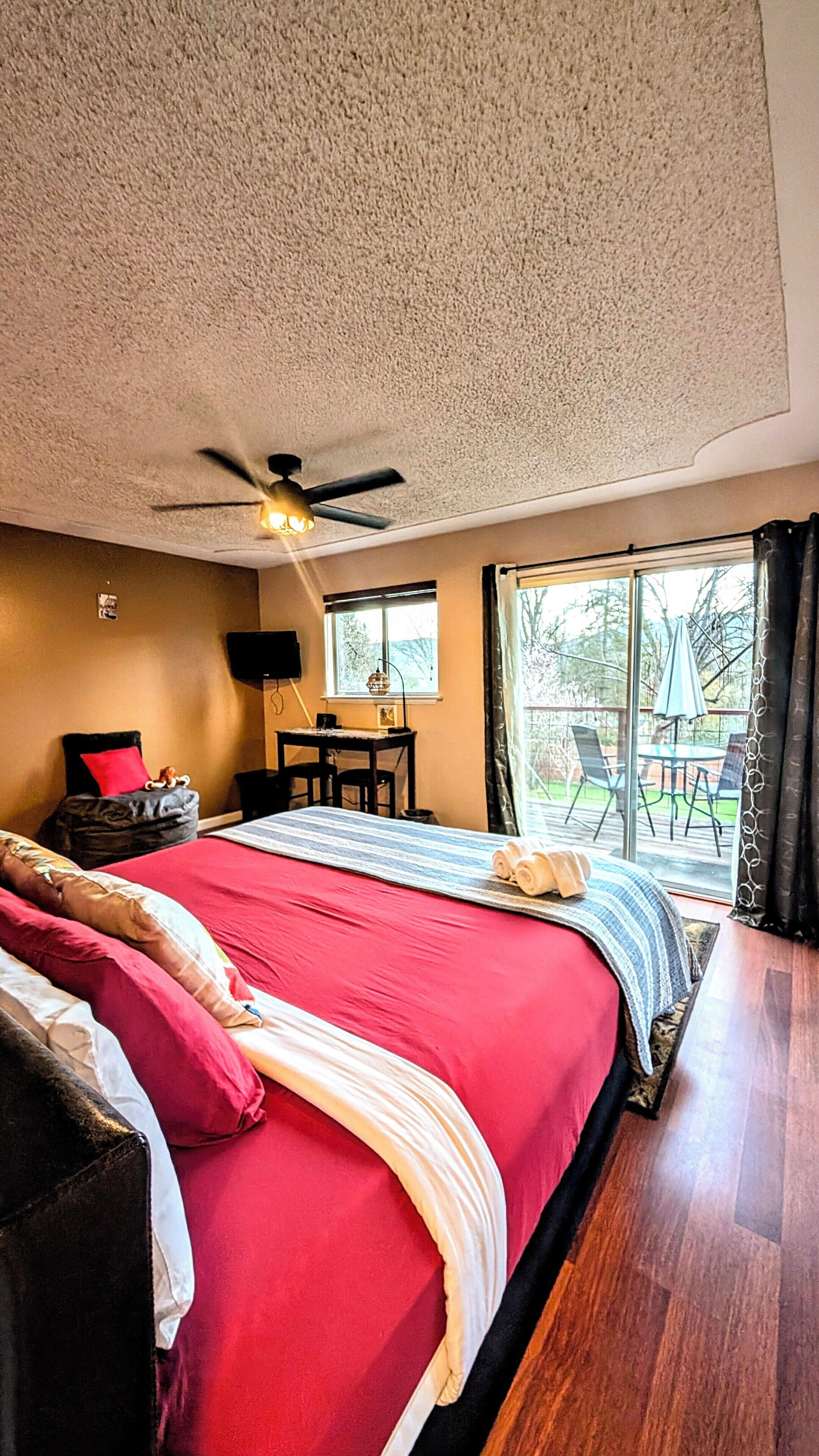 2 bedrooms, iron/ironing board, travel cot, free WiFi