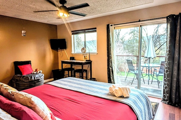 2 bedrooms, iron/ironing board, travel cot, free WiFi