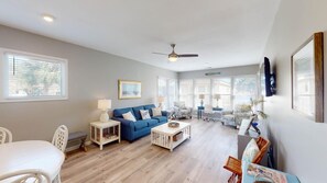 TV - Litchfield Lakeside Escape Resort Perks by the Sea (Pawleys Island)