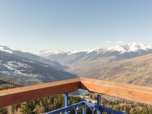 Property grounds - Bright renovated studio · Sleeps 4 · South/west balcony (Les Arcs 1800)