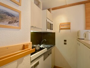 Réfrigérateur, micro-ondes, four, lave-vaisselle