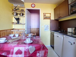 Private kitchen - Les Menuires: Cozy 2-Room Near Slopes, Balcony (Les Menuires)