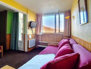 Room - Les Menuires: Cozy 2-Room Near Slopes, Balcony (Les Menuires)