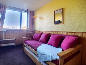 Living area - Les Menuires: Cozy 2-Room Near Slopes, Balcony (Les Menuires)