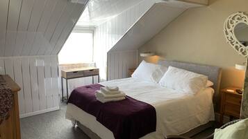 House | 6 bedrooms, iron/ironing board, free WiFi, bed sheets