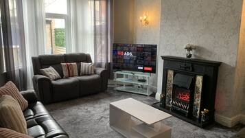 House | Living room | Flat-screen TV