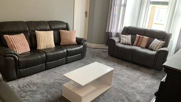 House | Living room | Flat-screen TV