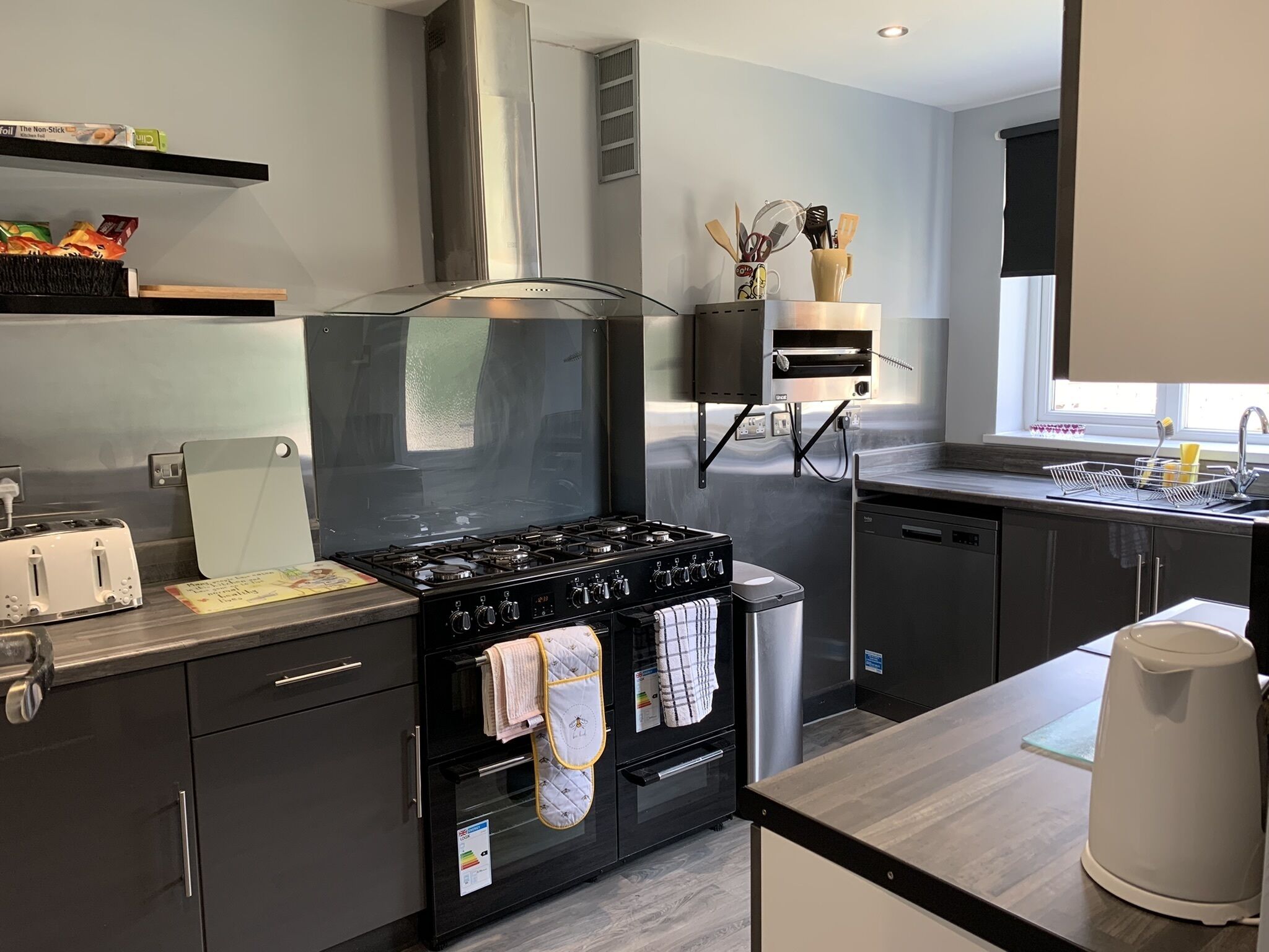 House | Private kitchen | Fridge, microwave, oven, stovetop