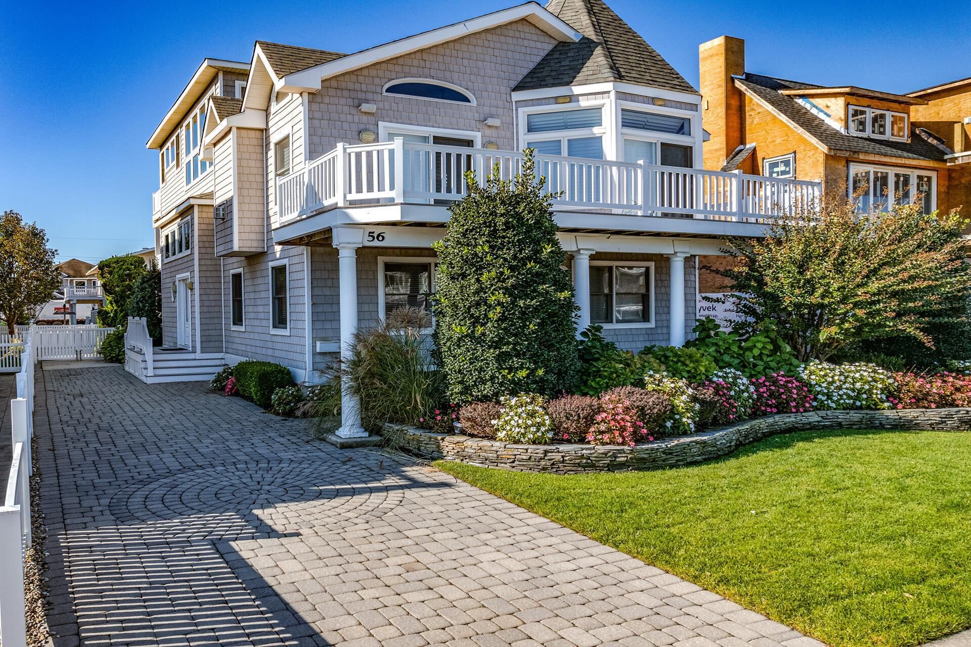 Beautiful BEACHBLOCK home!