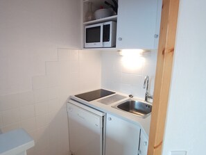 Kjøleskap, mikrobølgeovn, ovn og oppvaskmaskin