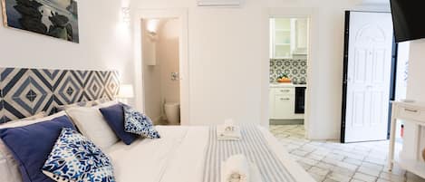 Comfort Studio Suite, 1 Bedroom | Down comforters, individually furnished, desk, laptop workspace
