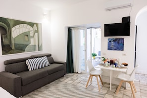 Comfort Double or Twin Room | Down comforters, individually furnished, desk, laptop workspace - Suite Saint Michael (Capri)