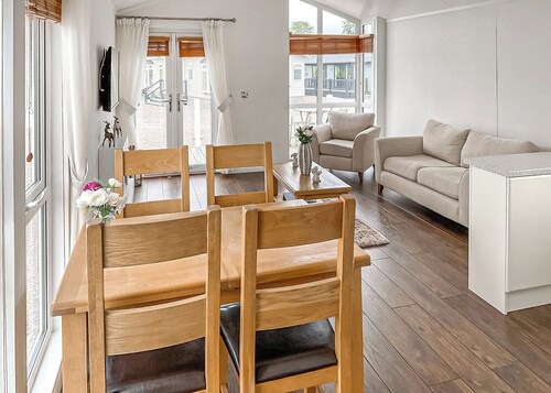 Luxury lodge with one double and one twin.
